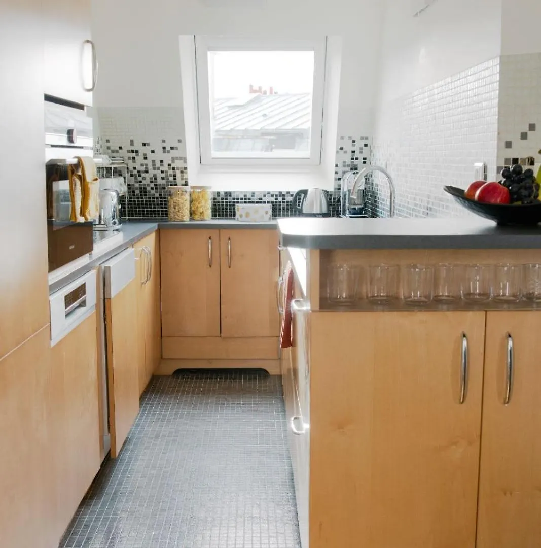 Eiffel & Invalides - 1br - Cityapartmentstay *